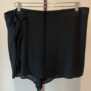 Gap black pull on skort